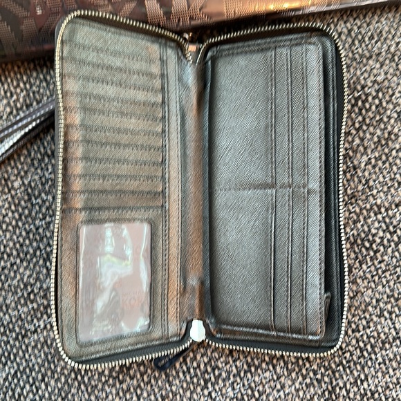 Michael Kors zipper wallet - Picture 4 of 4